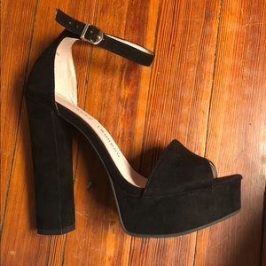 Chinese Laundry Avenue 2 platforms in black